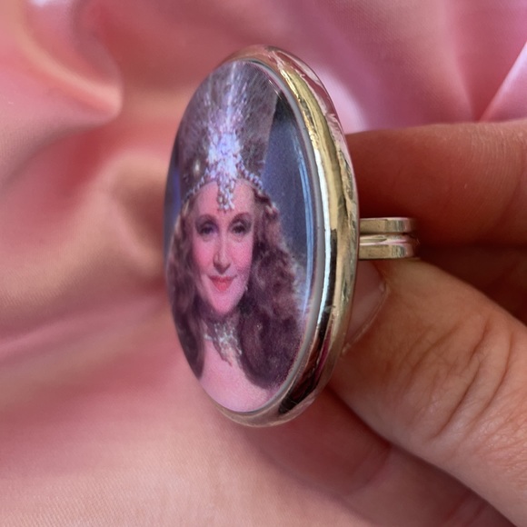 Vintage Tarina Tarantino wizard of Oz Glinda the good witch cameo ring - Picture 5 of 12